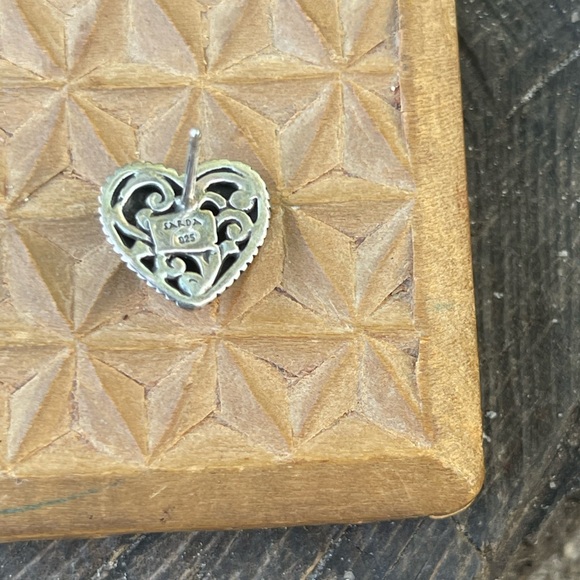 Sterling silver heart stud earrings - Picture 4 of 4